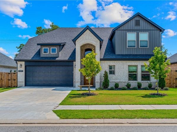 7201 SW Basswood Avenue , Bentonville, AR 72713
