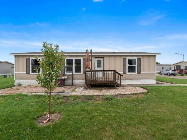 6004 S Belfair Pl, Sioux Falls, SD 57106