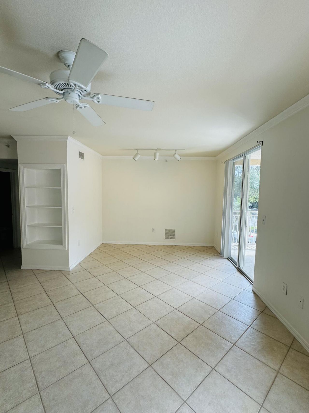 6394 Emerald Dunes Drive, Unit 202, West Palm Beach, FL 33411 Photo