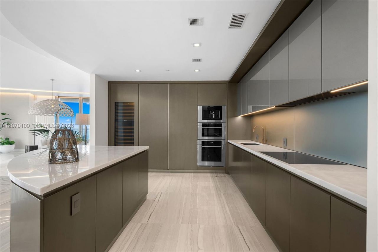 18975 Collins Ave , Unit 600, Sunny Isles Beach, FL 33160 Photo