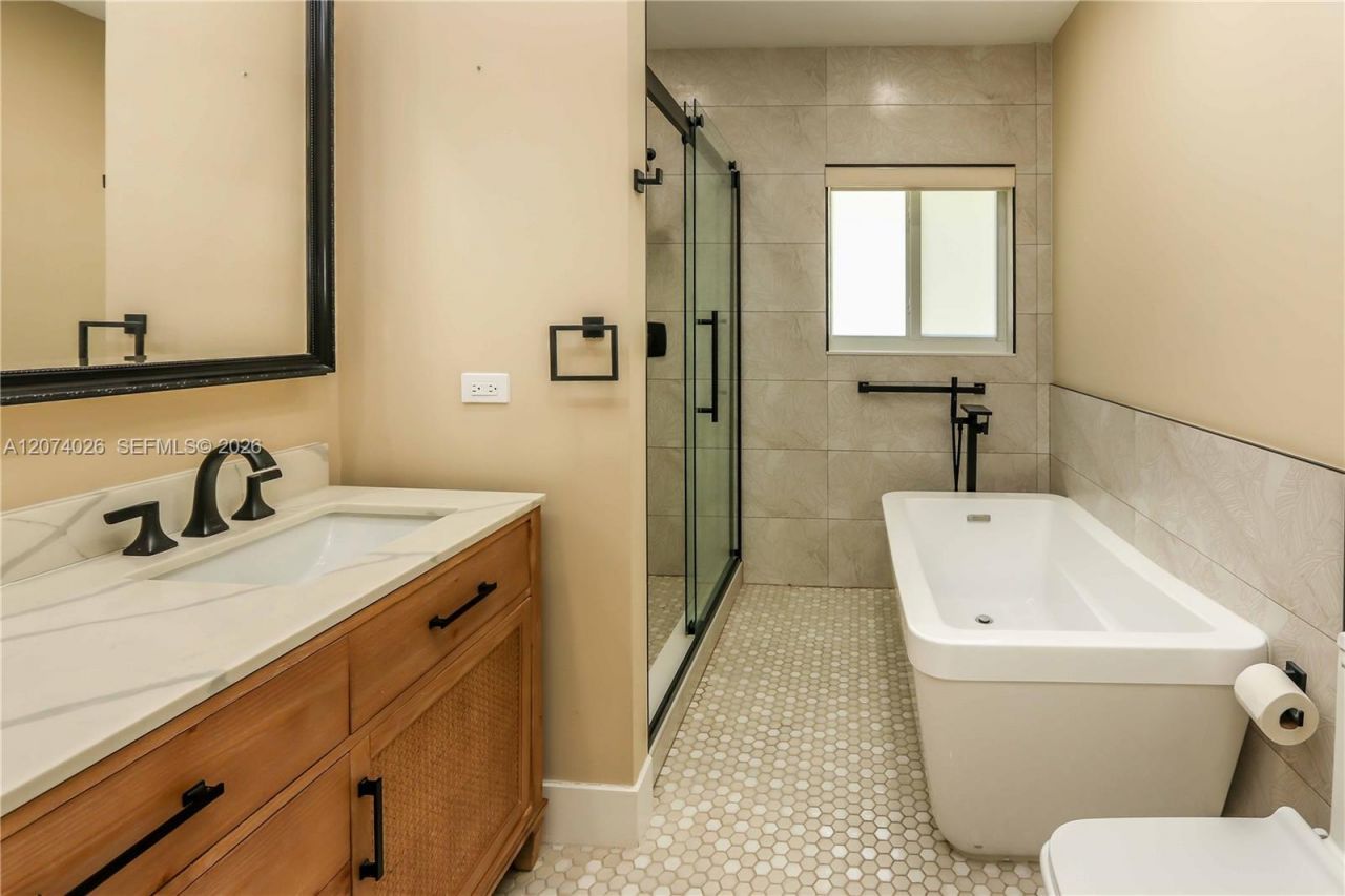 1030 Polk St , Hollywood, FL 33019 Photo