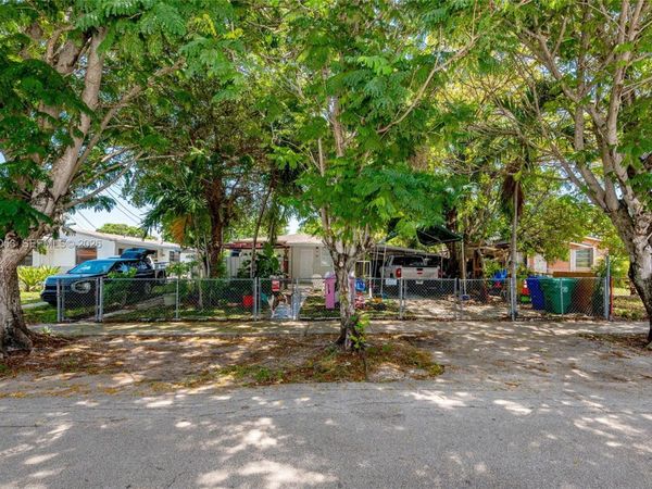 229-230 NW 48th Ct , Miami, FL 33126