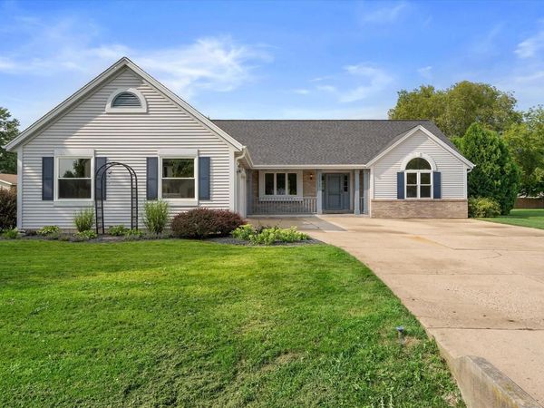 2072 W Hope LANE, Oak Creek, WI 53154