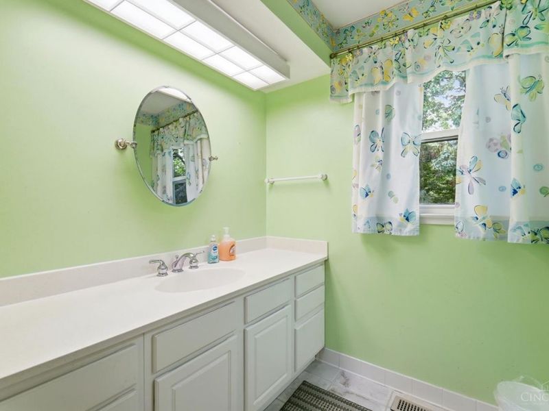 11962 Cedarcreek Drive, Springfield Township, OH 45240 Photo 32