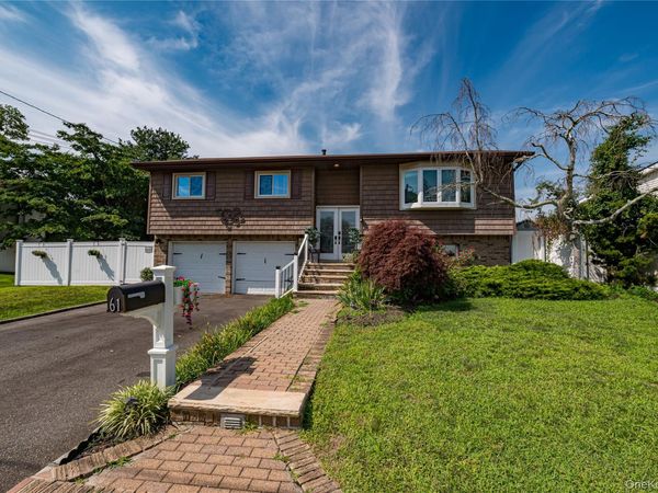 61 Linda Lane , North Babylon, NY 11703