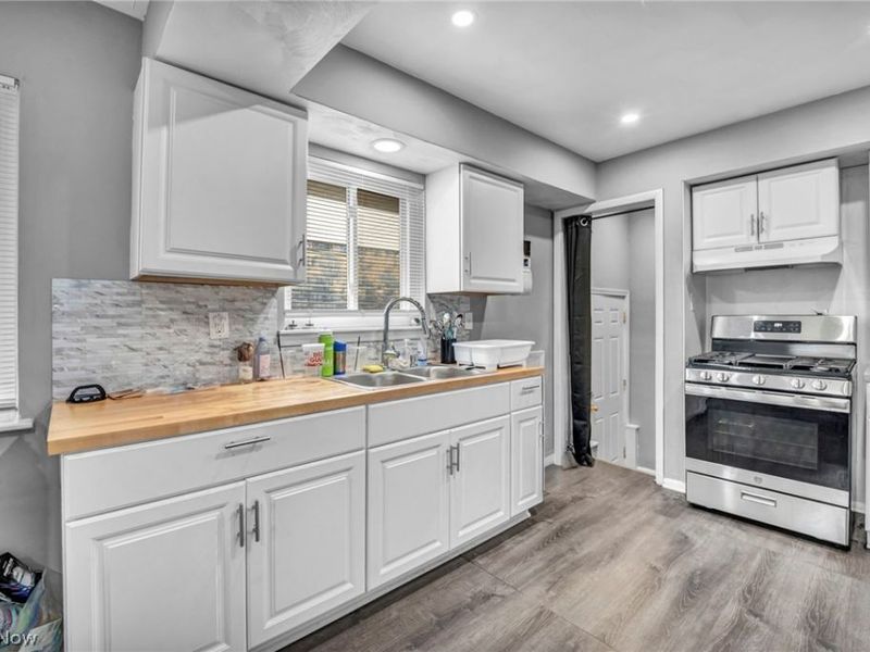 12505 Arlington Avenue, Cleveland, OH 44108 Photo 12
