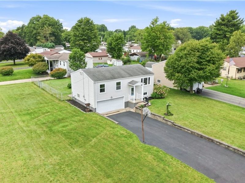 378 Dehoff Drive, Youngstown, OH 44515 Photo 3