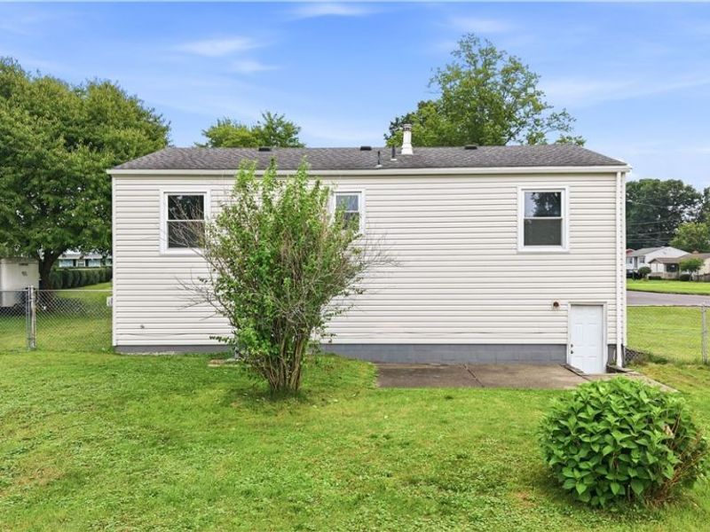 378 Dehoff Drive, Youngstown, OH 44515 Photo 4