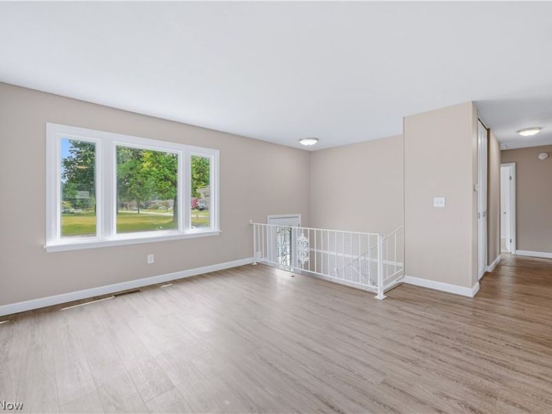 378 Dehoff Drive, Youngstown, OH 44515 Photo 8