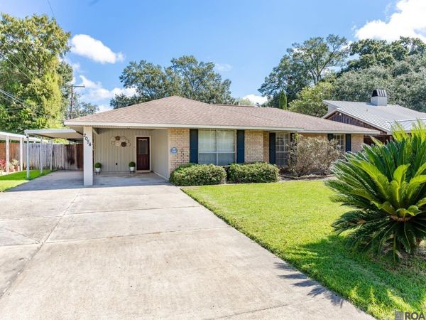 2054 Rowcliff Dr, Brusly, LA 70719