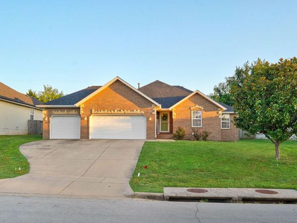 3032 W Grandview Street , Springfield, MO 65803