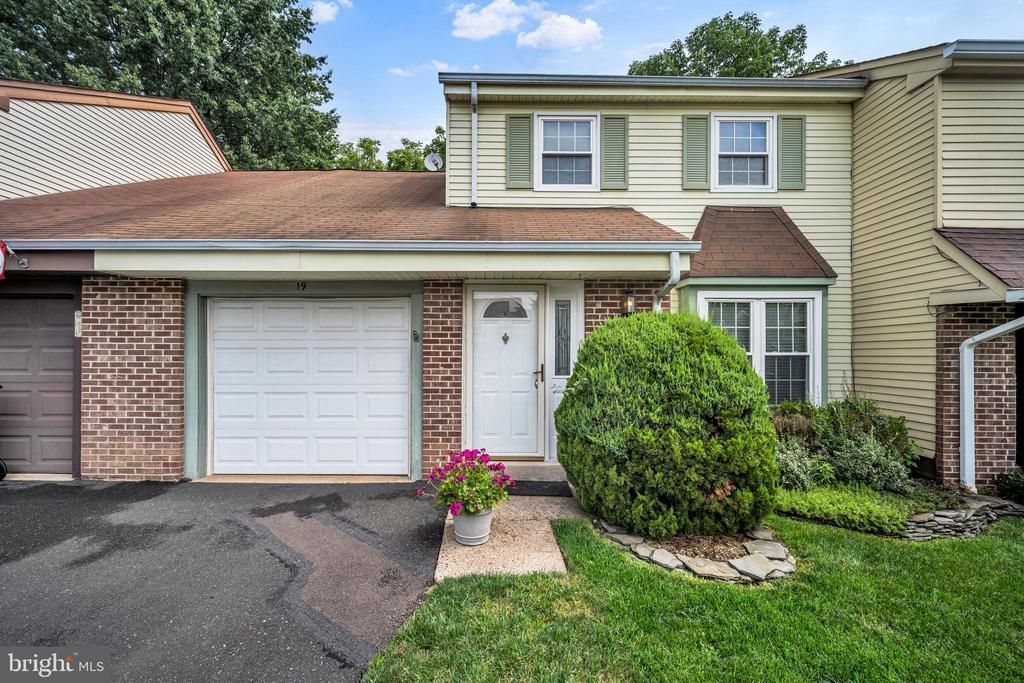 19 GREEN WOODS DRIVE , HORSHAM, PA 19044