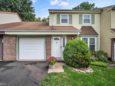 19 GREEN WOODS DRIVE, HORSHAM, PA 19044