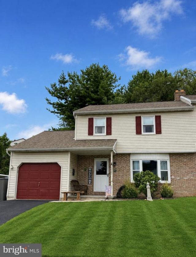 1721 ACORN DRIVE, SINKING SPRING, PA 19608