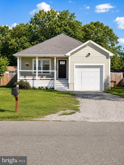 109 1st Street, Colonial Beach, VA 22443 Main Photo