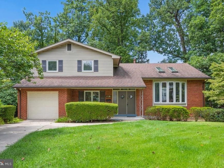 9202 Wilmett Court, Bethesda, MD 20817 Main Photo