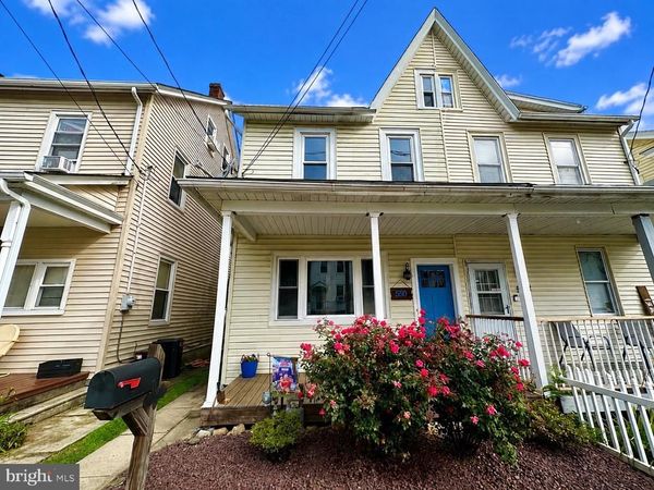 550 W FRANKLIN STREET , SLATINGTON, PA 18080