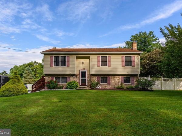 607 S MOUNTAIN ROAD, DILLSBURG, PA 17019
