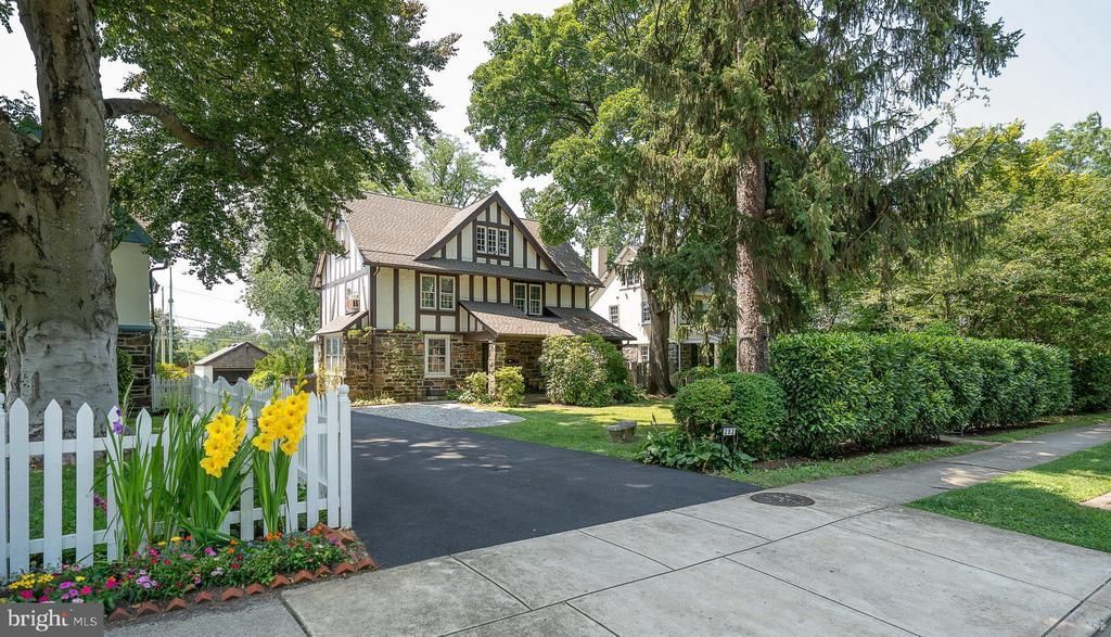 282 HATHAWAY LANE , WYNNEWOOD, PA 19096