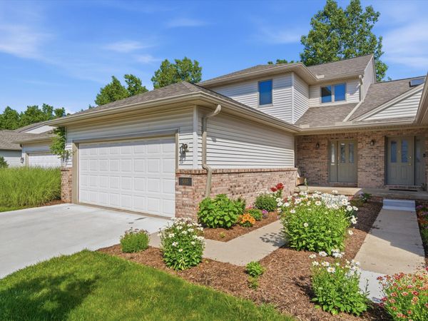555 Sycamore Circle, Saline, MI 48176