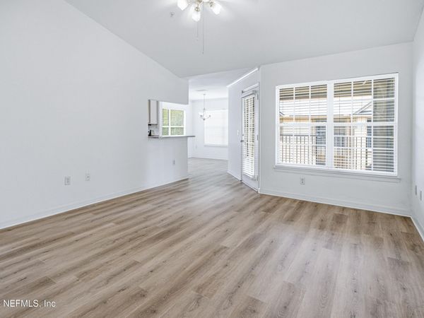 7800 POINT MEADOWS Drive, Unit 737, Jacksonville, FL 32256