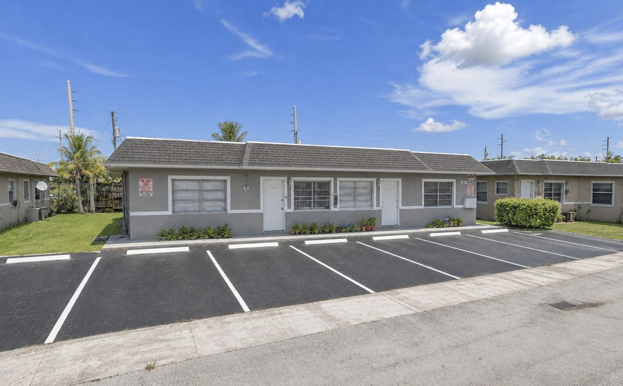3970 NW 31st Terrace, Unit 1A, Lauderdale Lakes, FL 33309 Photo