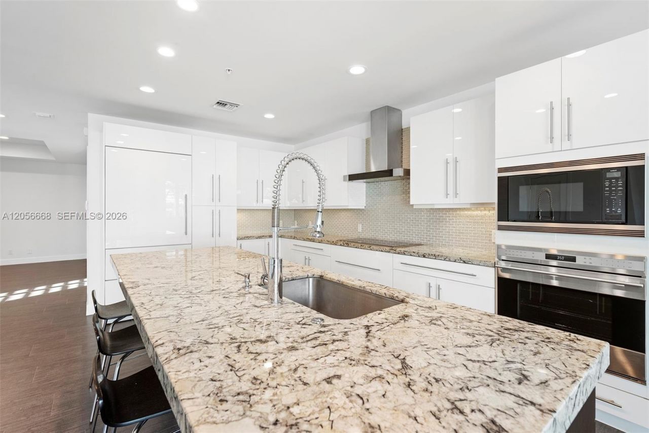 348 Elm St , Unit B-10, Hollywood, FL 33019 Photo