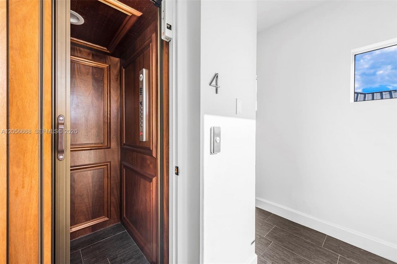 348 Elm St , Unit B-10, Hollywood, FL 33019 Photo