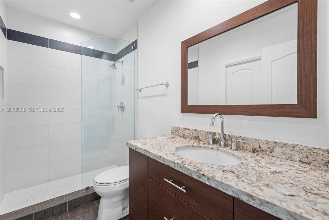 348 Elm St , Unit B-10, Hollywood, FL 33019 Photo