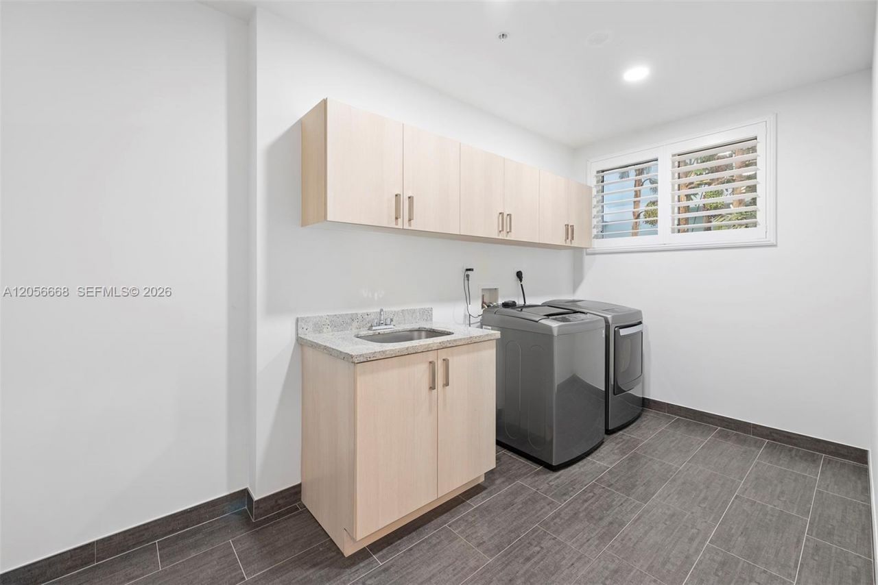 348 Elm St , Unit B-10, Hollywood, FL 33019 Photo