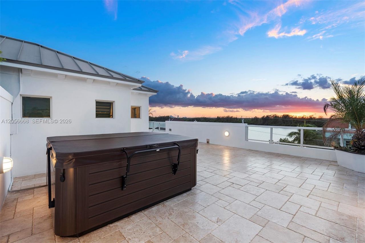 348 Elm St , Unit B-10, Hollywood, FL 33019 Photo