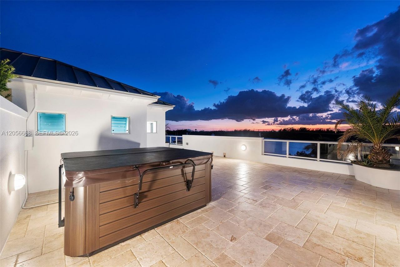 348 Elm St , Unit B-10, Hollywood, FL 33019 Photo