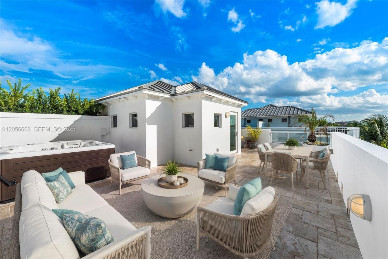 348 Elm St , Unit B-10, Hollywood, FL 33019 Photo