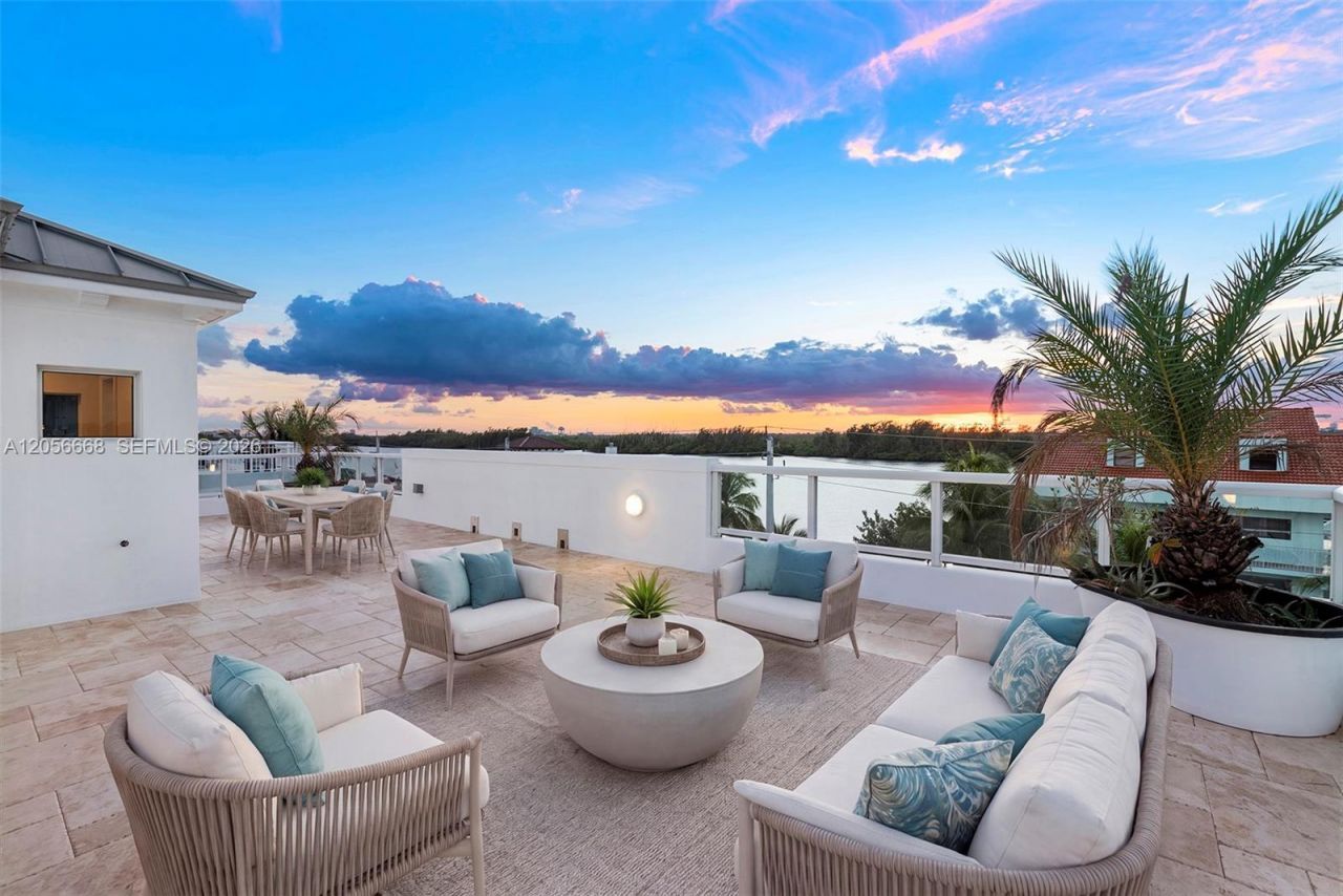 348 Elm St , Unit B-10, Hollywood, FL 33019 Photo