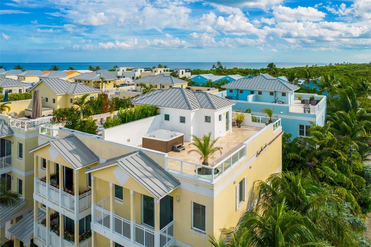 348 Elm St , Unit B-10, Hollywood, FL 33019 Photo