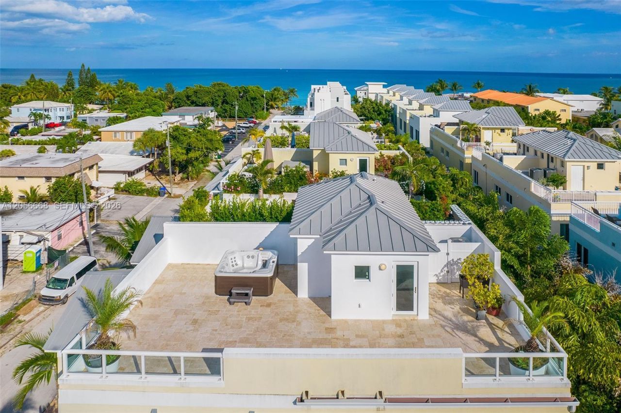 348 Elm St , Unit B-10, Hollywood, FL 33019 Photo