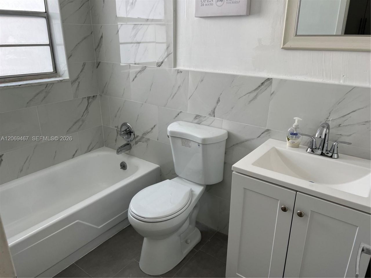 221 Meridian Ave , Unit 305, Miami Beach, FL 33139 Photo