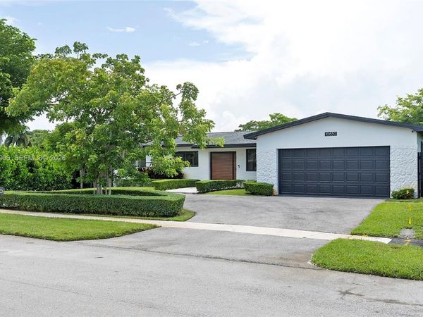 10630 NW 19th Pl, Pembroke Pines, FL 33026