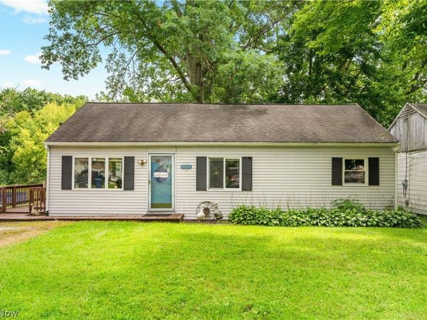 1431 Pin Oak Drive , Akron, OH 44312