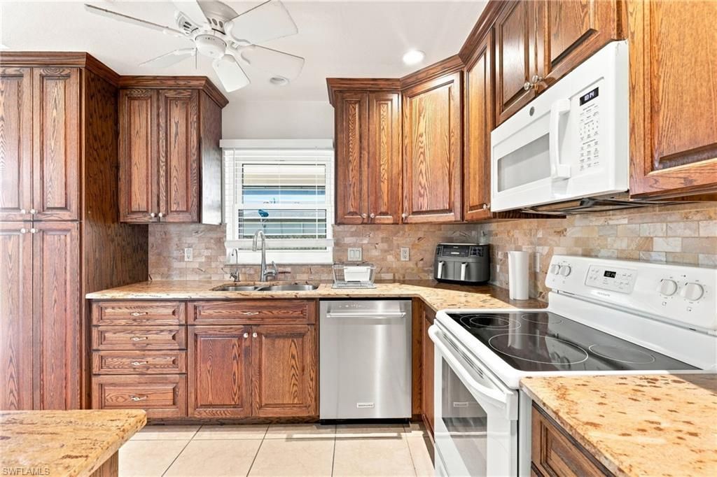 22 SW 13th Ter , Cape Coral, FL 33991 Photo