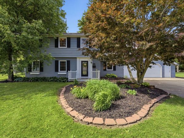 17 Sunset Circle , Bettendorf, IA 52722