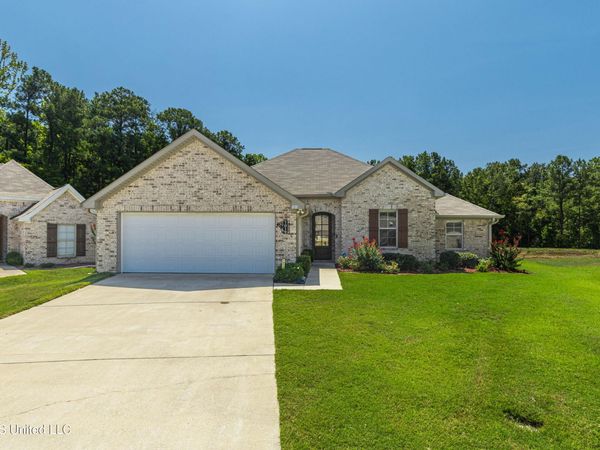 1019 Silver Circle, Pearl, MS 39208