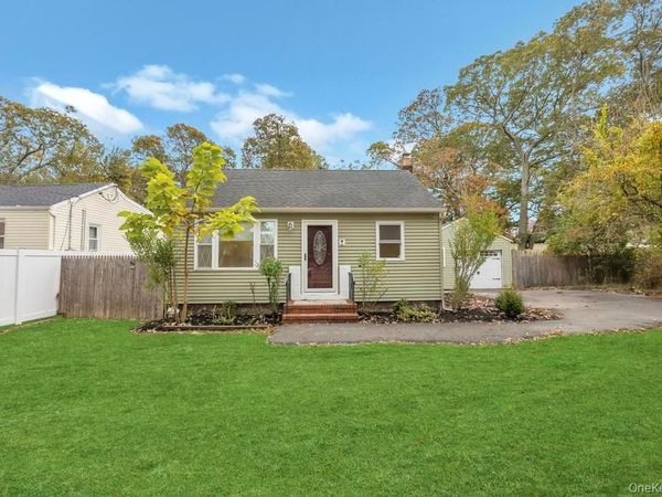34 Ormond Avenue , Selden, NY 11784