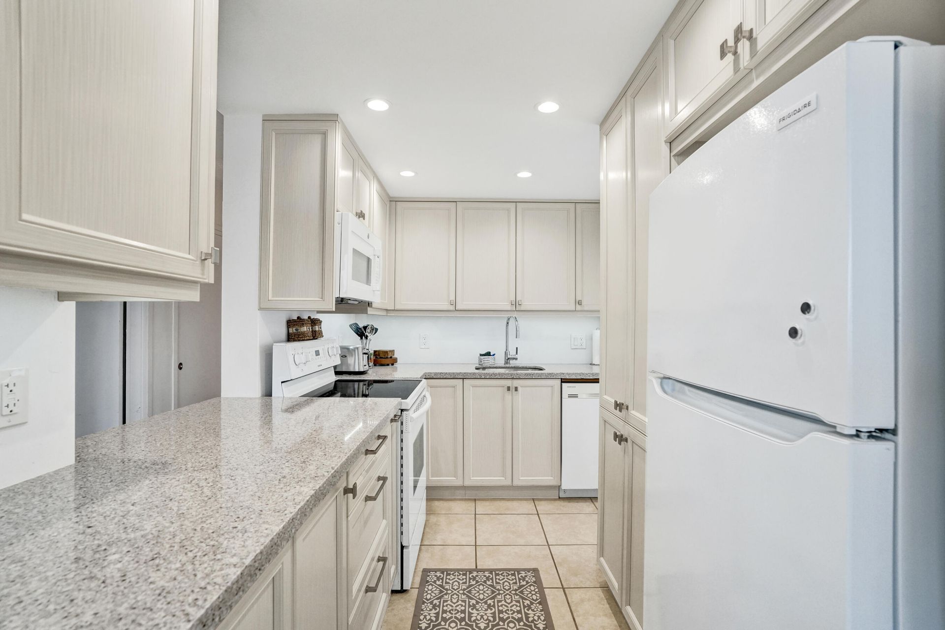 401 N Riverside Drive, Unit 201, Pompano Beach, FL 33062 Photo