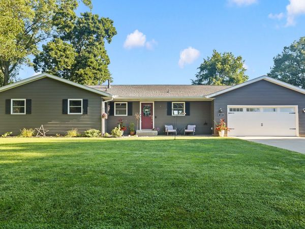105 N Park Avenue , Geneseo, IL 61254