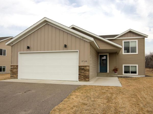 1709 Maple Leaf Lane , Litchfield, MN 55355