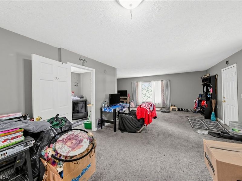 222 E Howard Street , Willard, OH 44890 Photo 15