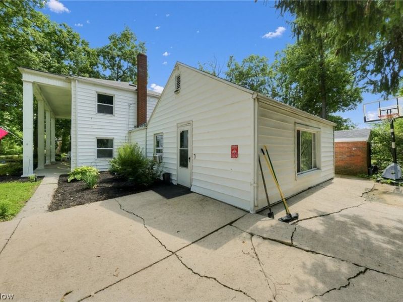 222 E Howard Street , Willard, OH 44890 Photo 8