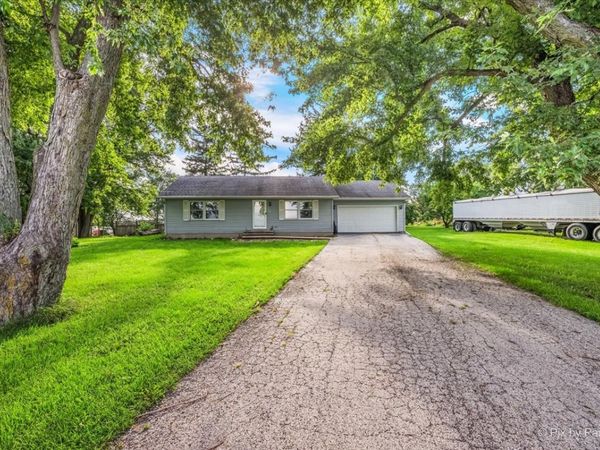 315 S Woodlawn Road, Creston, IL 60113