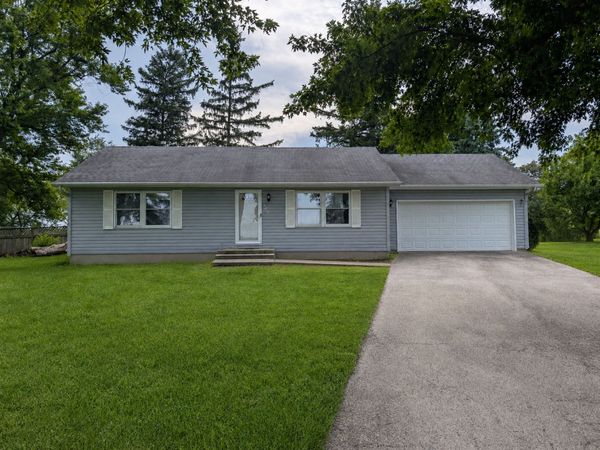 315 S Woodlawn Road, Creston, IL 60113